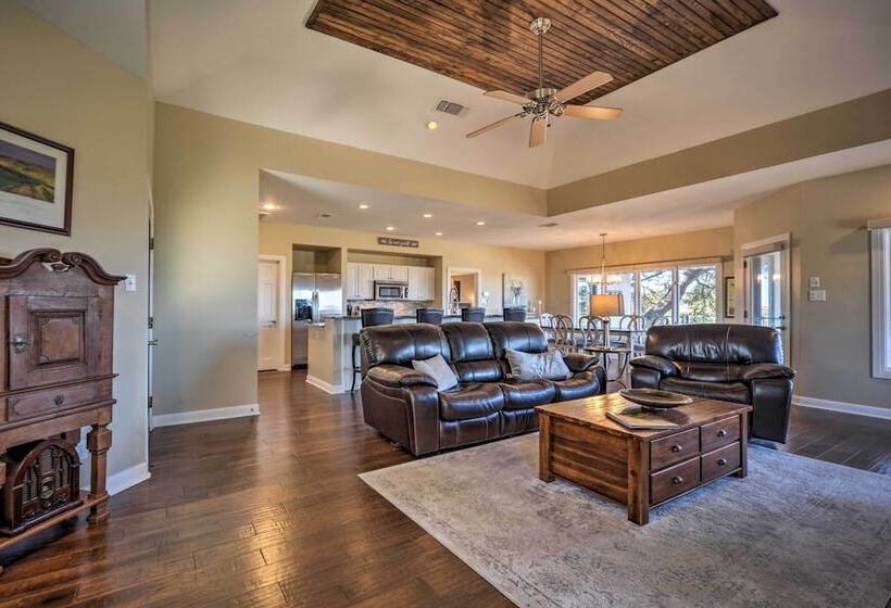 Spacious Spicewood Cottage, Close To Golfing!