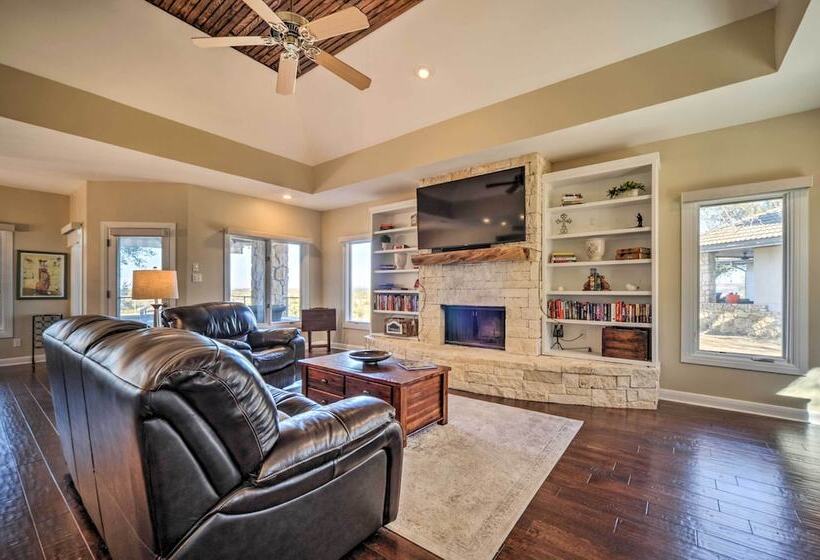 Spacious Spicewood Cottage, Close To Golfing!