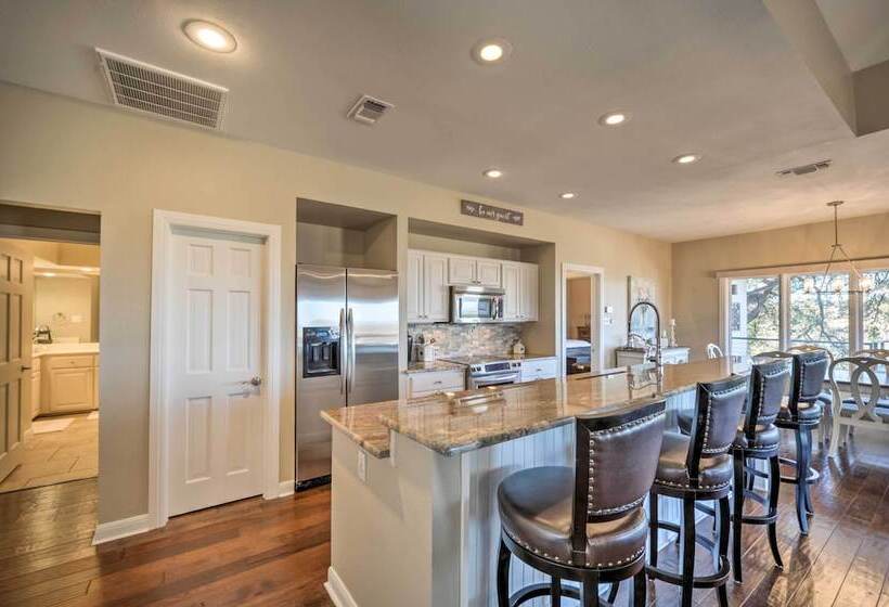 Spacious Spicewood Cottage, Close To Golfing!