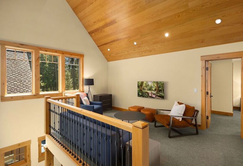 Hot Tub & Game Room: Home In Cle Elum
