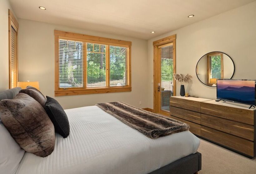 Hot Tub & Game Room: Home In Cle Elum