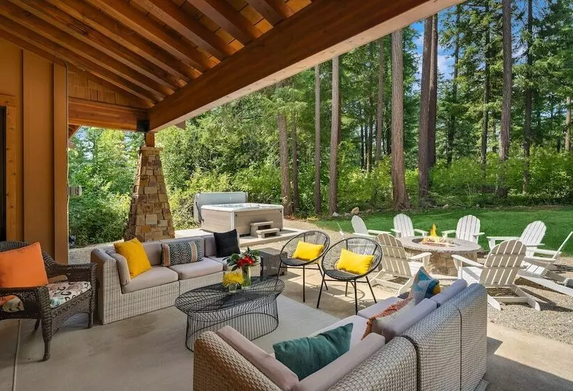 Hot Tub & Game Room: Home In Cle Elum