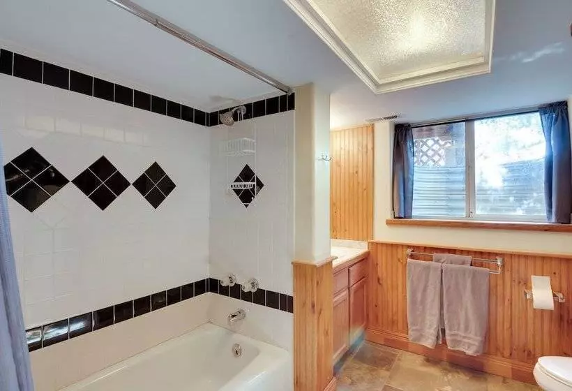 Deck & Fire Pit: Pagosa Springs Home!