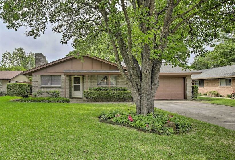 1 Mi To University Of Texas: Home In Richardson!