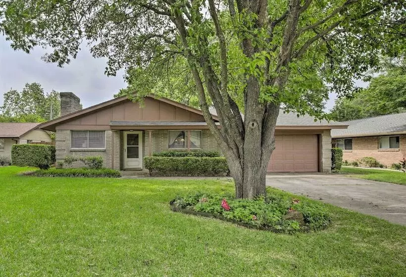 1 Mi To University Of Texas: Home In Richardson!