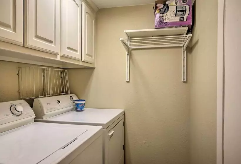 1 Mi To University Of Texas: Home In Richardson!