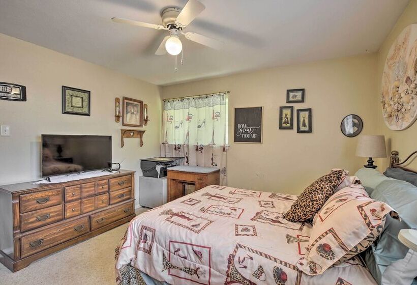 1 Mi To University Of Texas: Home In Richardson!