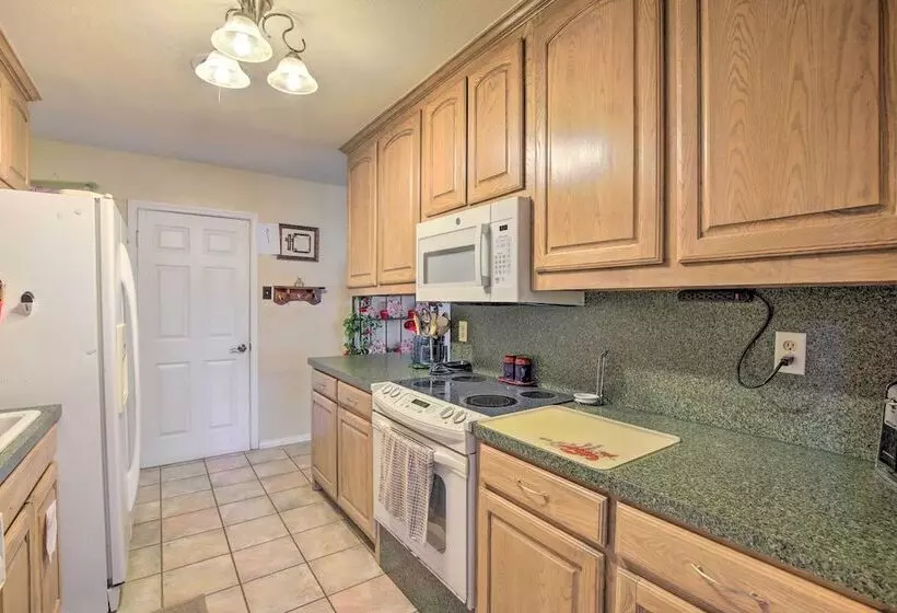 1 Mi To University Of Texas: Home In Richardson!