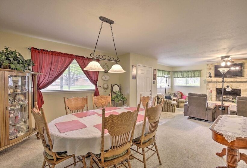 1 Mi To University Of Texas: Home In Richardson!