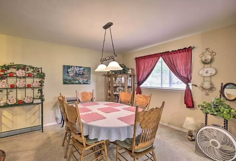 1 Mi To University Of Texas: Home In Richardson!