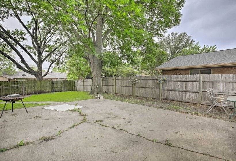 1 Mi To University Of Texas: Home In Richardson!