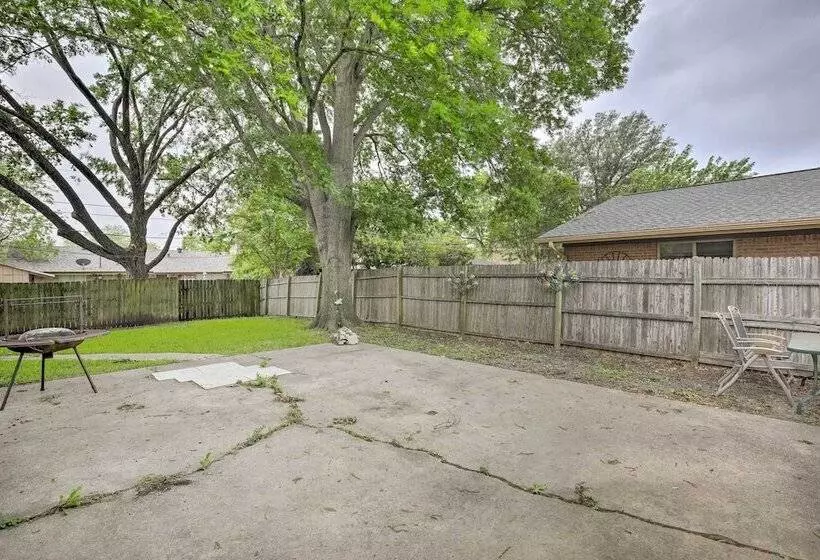 1 Mi To University Of Texas: Home In Richardson!