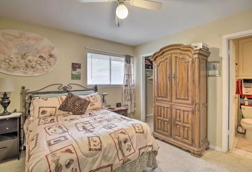 1 Mi To University Of Texas: Home In Richardson!