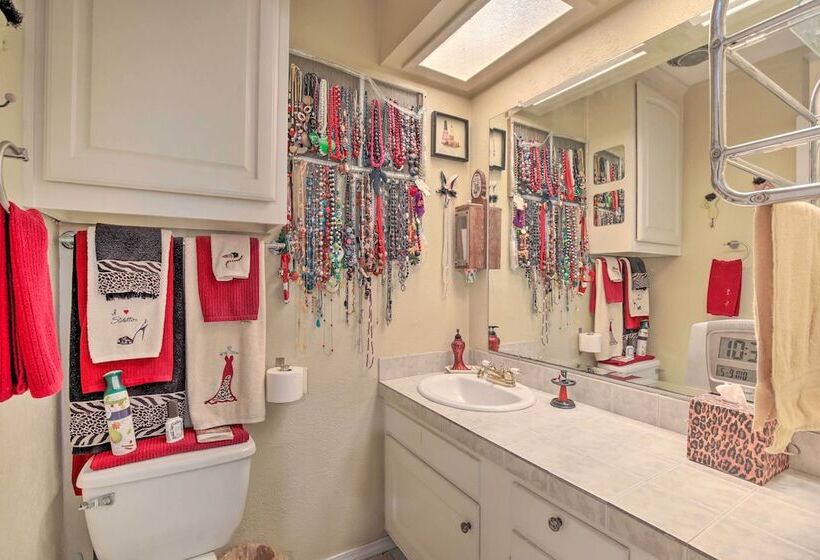 1 Mi To University Of Texas: Home In Richardson!