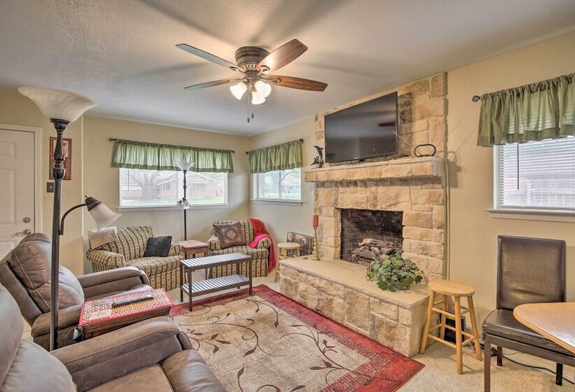 1 Mi To University Of Texas: Home In Richardson!