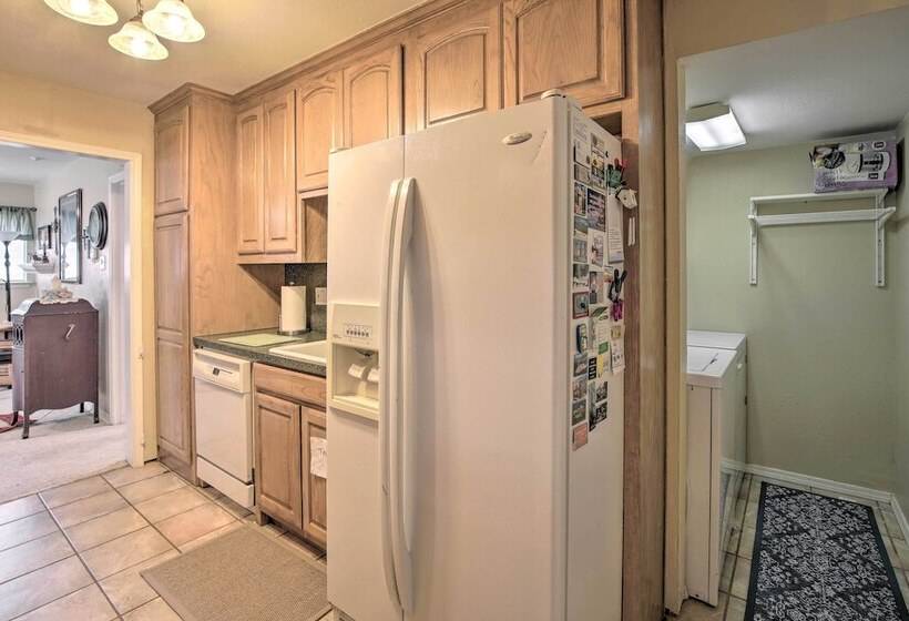 1 Mi To University Of Texas: Home In Richardson!