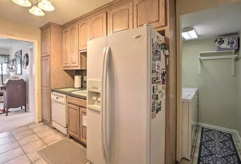 1 Mi To University Of Texas: Home In Richardson!