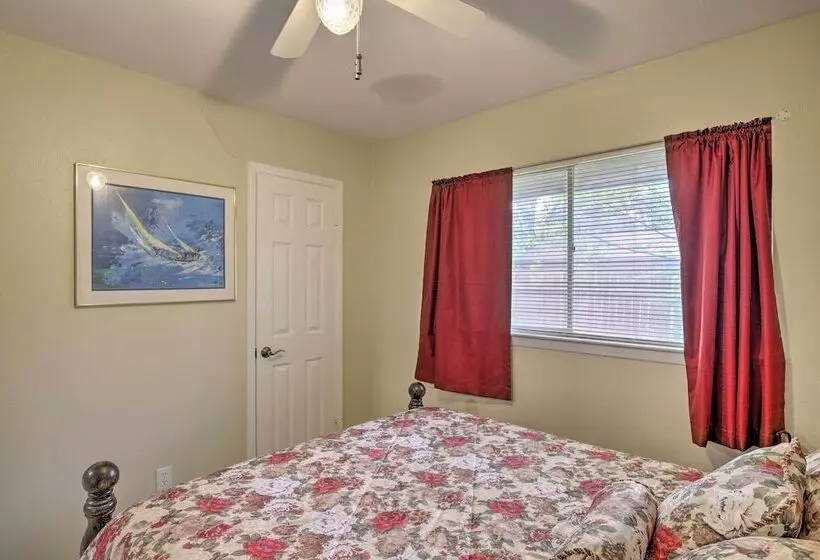 1 Mi To University Of Texas: Home In Richardson!