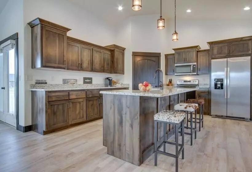 Tranquil Silverwood Estates < 1 Mile To River!