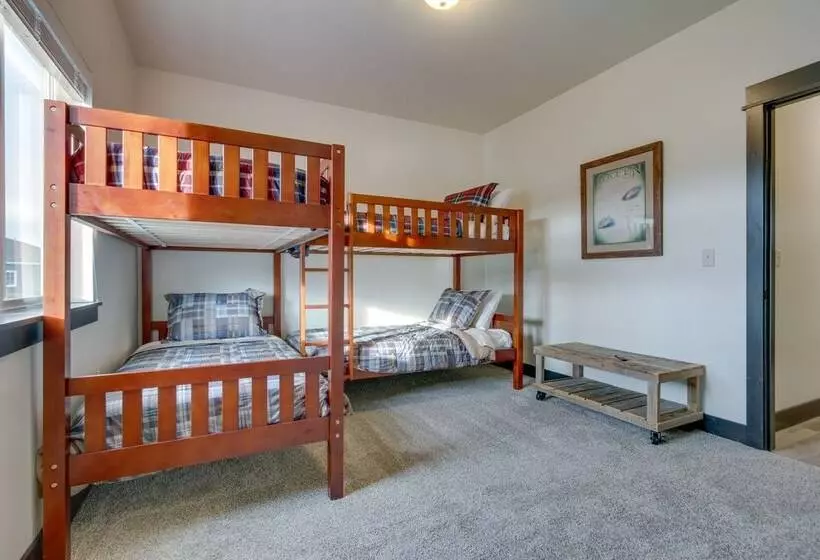 Tranquil Silverwood Estates < 1 Mile To River!