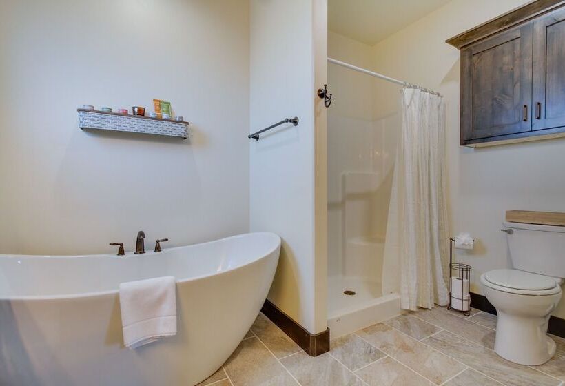 Tranquil Silverwood Estates < 1 Mile To River!