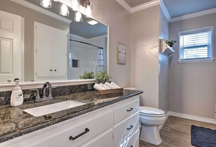 Updated Blue Door Haus ~ 1 Mi To Main St!