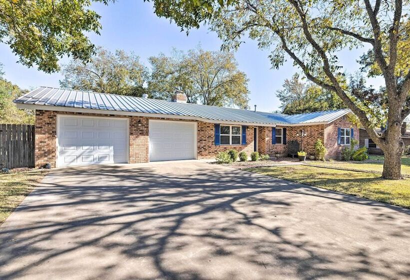 Updated Blue Door Haus ~ 1 Mi To Main St!