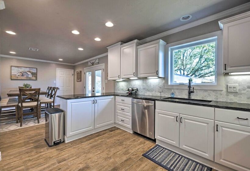 Updated Blue Door Haus ~ 1 Mi To Main St!