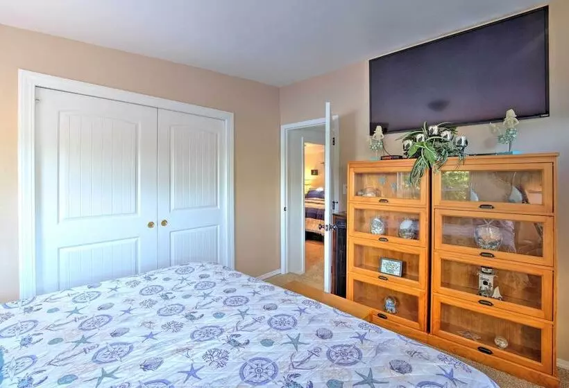 Waterfront North Bend Home: 9 Miles Into Town