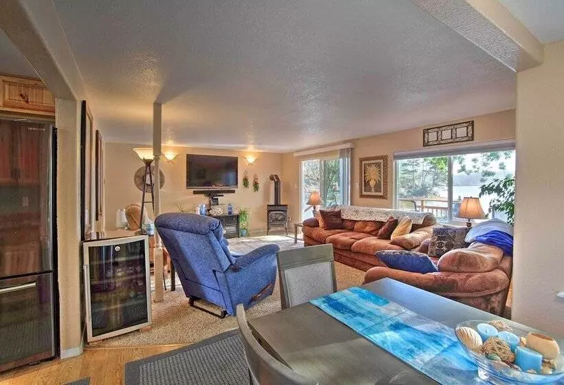 Waterfront North Bend Home: 9 Miles Into Town
