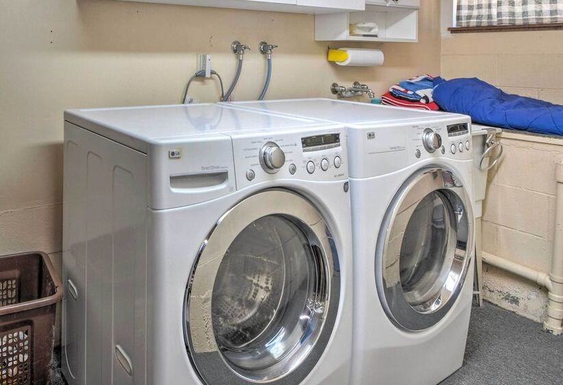 Welcoming Mi Wuk Cabin Retreat Near Hiking!