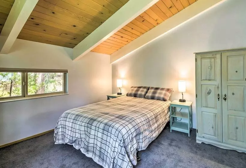 Welcoming Mi Wuk Cabin Retreat Near Hiking!