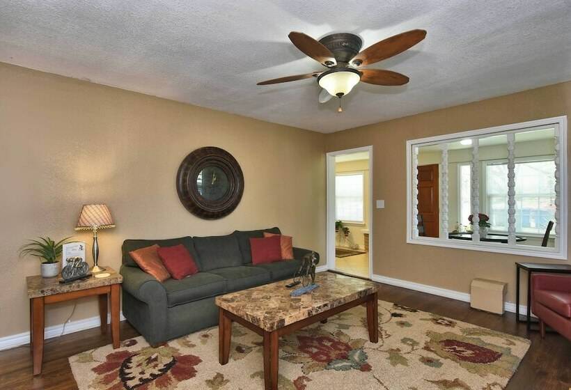 Welcoming Tulsa Home ~ 1 Mi To Expo Center!