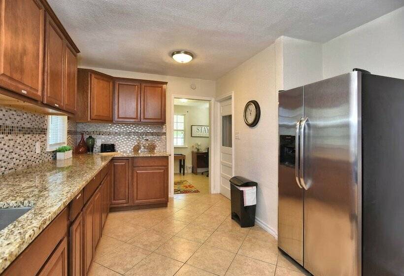 Welcoming Tulsa Home ~ 1 Mi To Expo Center!