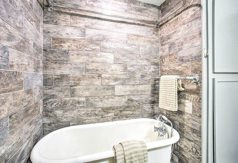 Woodward Home Near Crystal Beach Water Park!