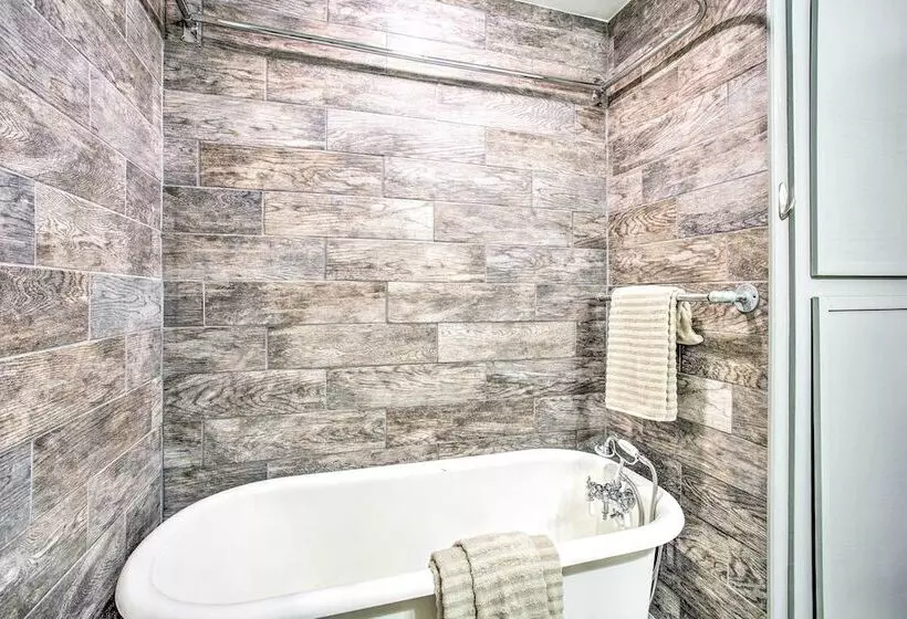 Woodward Home Near Crystal Beach Water Park!