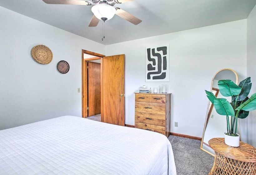 Woodward Home Near Crystal Beach Water Park!