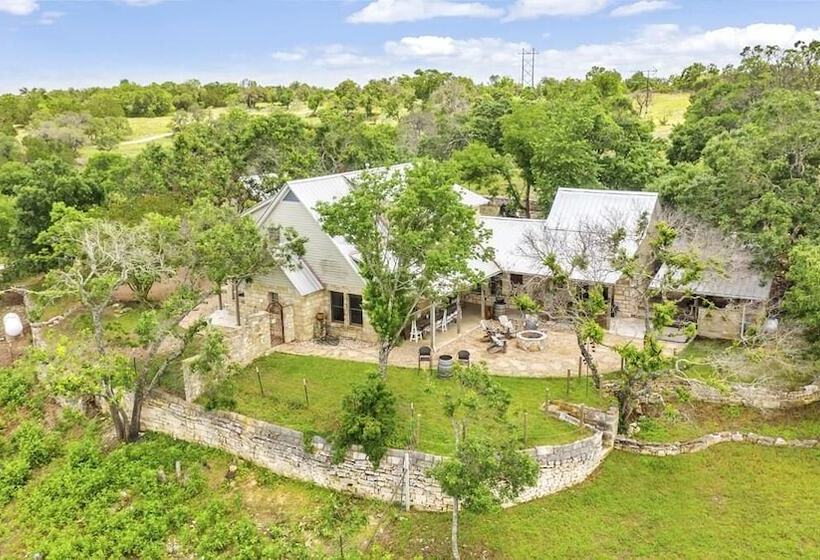 צימר A Barn At The Quarry