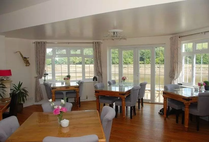 تختخواب و صبحانه Riverside Bideford