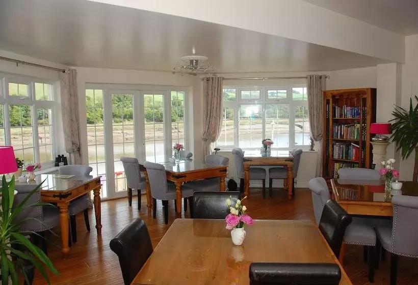 تختخواب و صبحانه Riverside Bideford