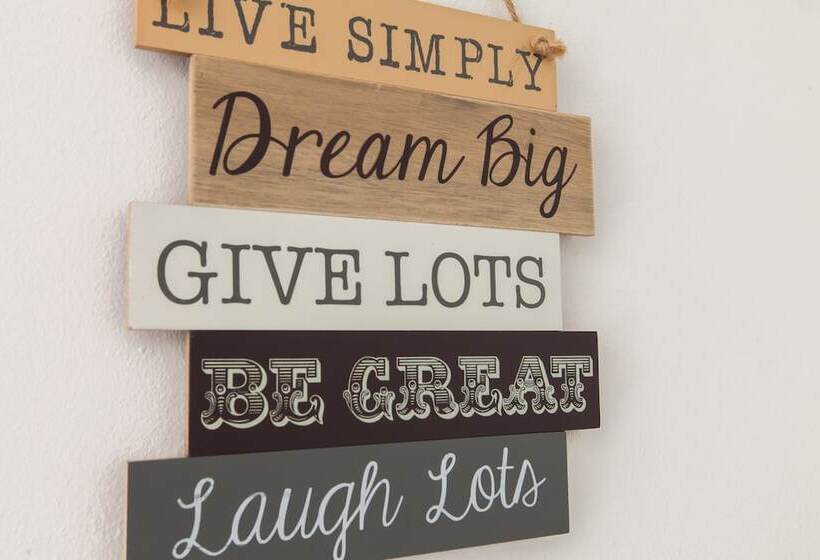 Duloch Apartments Kw