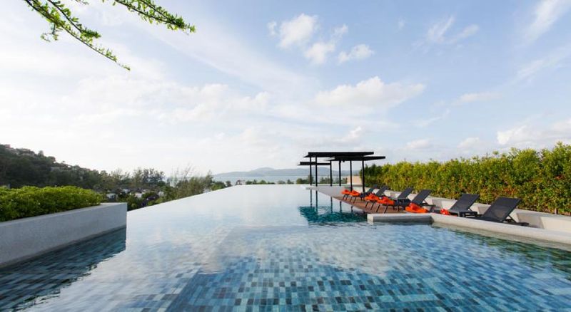 هتل 6th Avenue Surin Beach