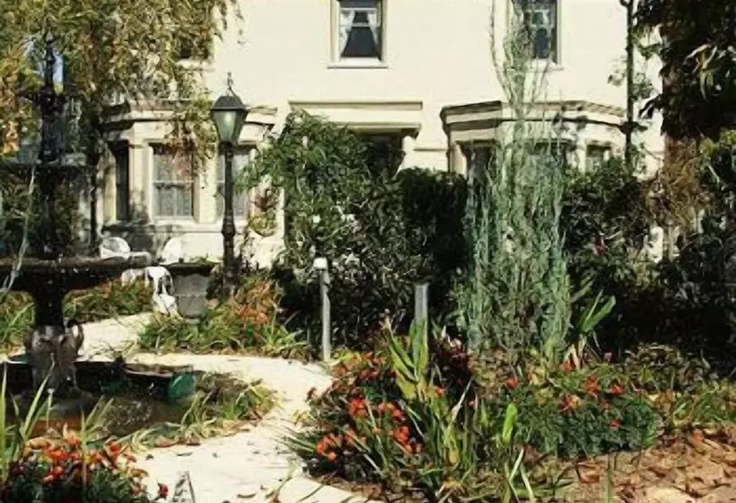 Hotelli Briardale Bed & Breakfast