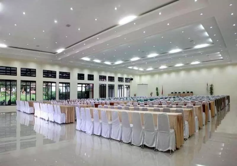 ホテル Ciloto Indah Permai
