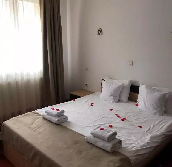 هتل Flora Alpina