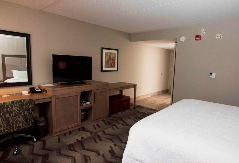 فندق Hampton Inn & Suites By Hilton Thunder Bay