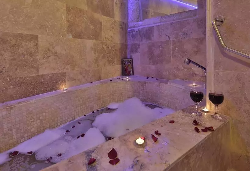 هتل Heaven Cave House   Razziya Evi