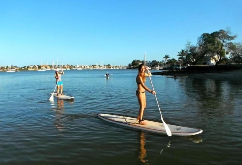 Отель Mooloolaba Backpackers