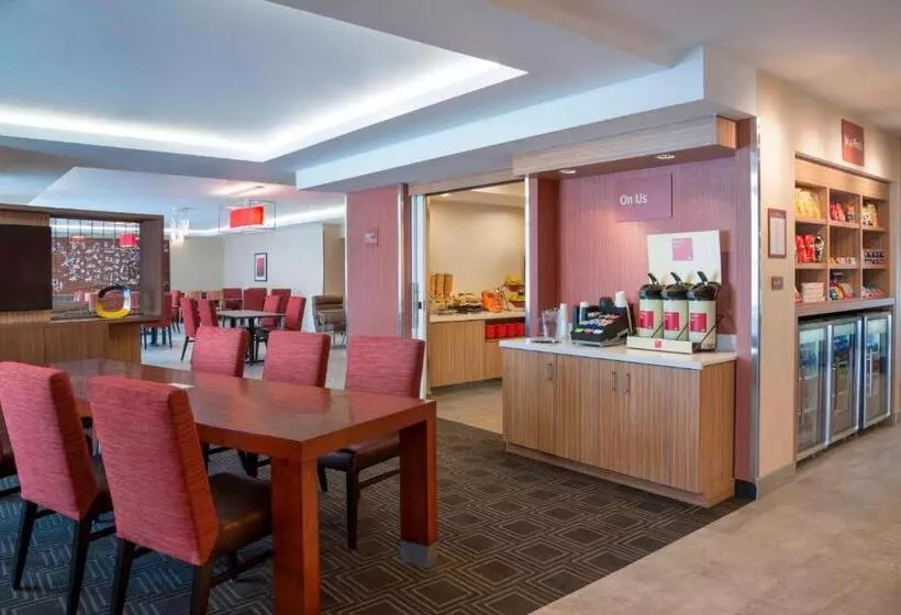 Hotelli Towneplace Suites By Marriott Ottawa Kanata