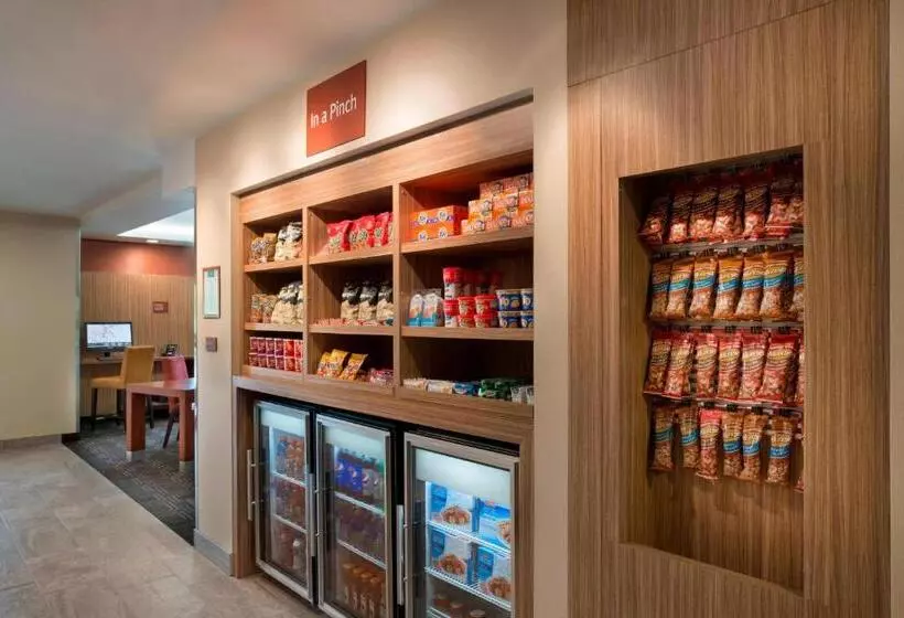 Hotelli Towneplace Suites By Marriott Ottawa Kanata